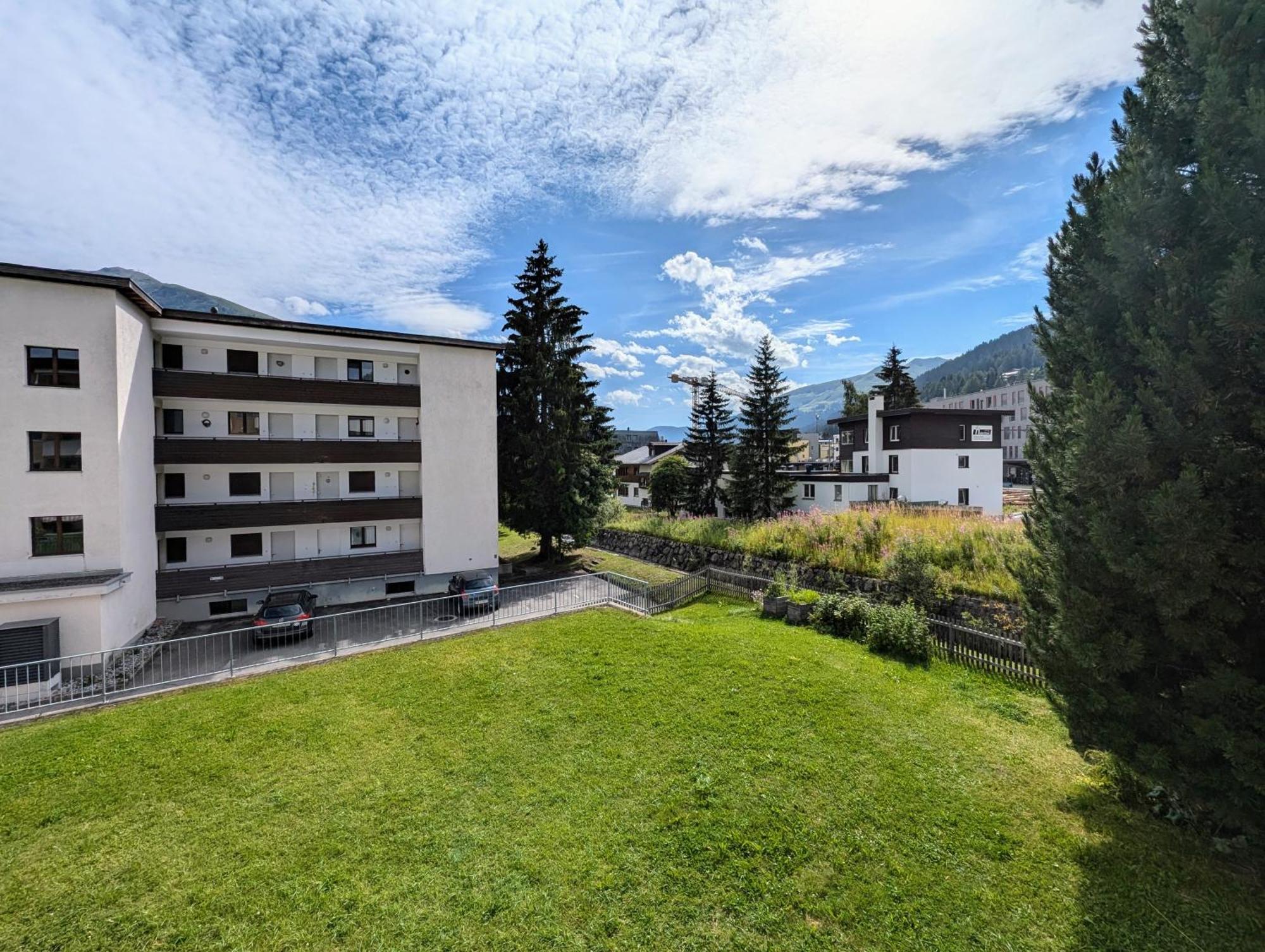 Apartment Sonniges Mit 3 Schlafzimmern & Balkon Mit Bergblick